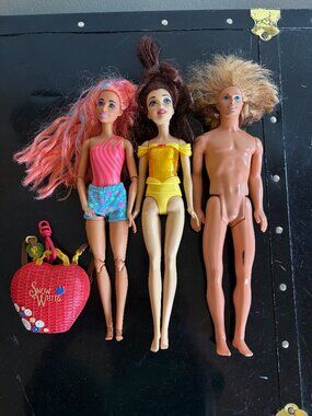 Lot of Disney Dolls Barbie, Ken, Beauty & The Beast & Snow White Ily Accessory